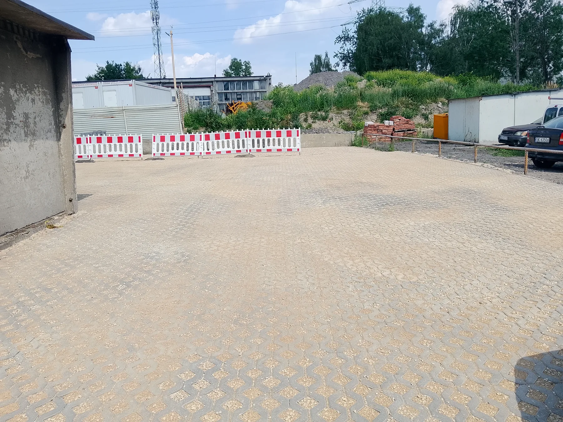Parking z płyt ażurowych – Katowice ul. Karoliny
